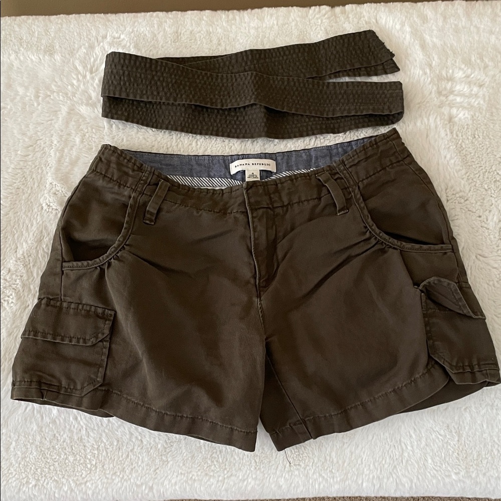 Banana Republic Women's Cargo Shorts in Deep Brown